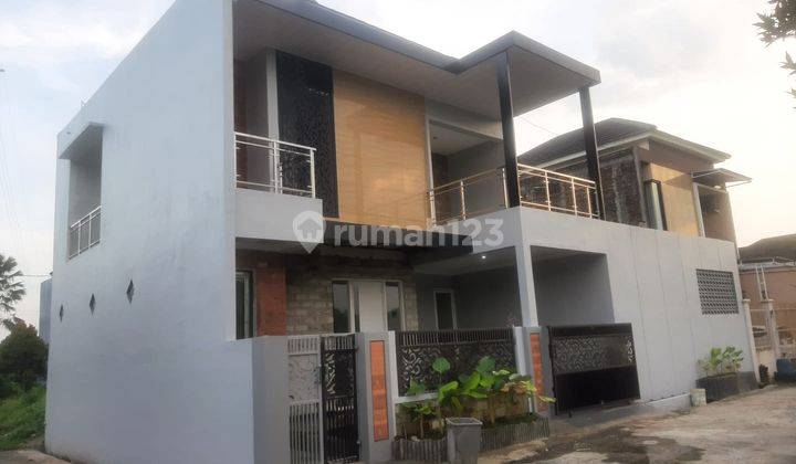 Rumah di Arcawinangun 2 Lantai bonus kolam renang dekat kampus Unsoed dan GOR Purwokerto 1