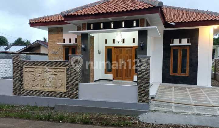 Rumah baru modern nuansa pedesaan Sumbang Purwokerto Rumah baru modern nuansa pedesaan Sumbang Purwokerto