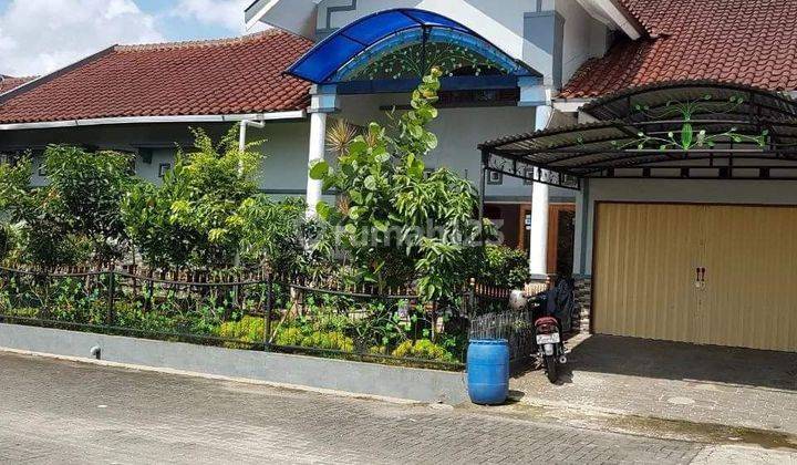 Rumah megah perum dekat taman Andhang Pangrenan Purwokerto 1