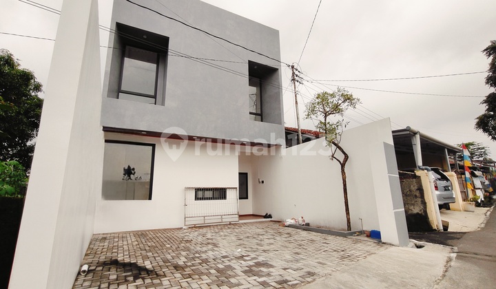 Modern 2-Story House Kutasari Baturaden Purwokerto 2