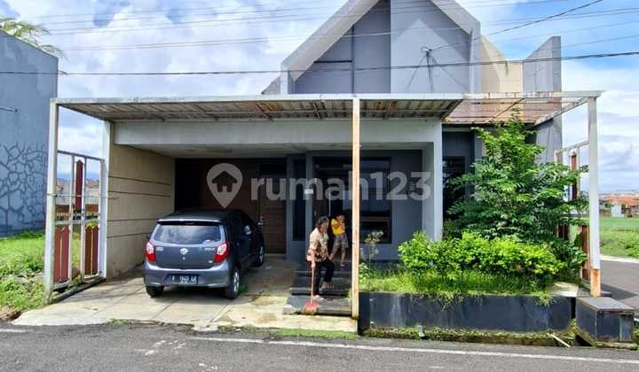 Rumah Hook Modern Minimalis Perum Seloarum Dekat Terminal Purwokerto