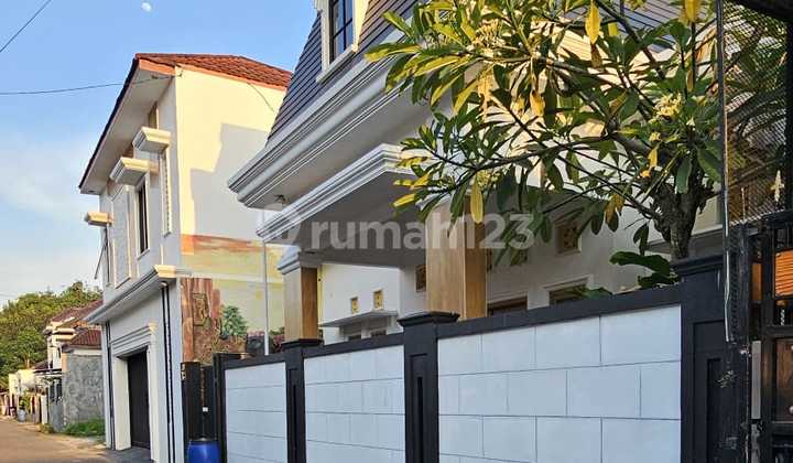 Rumah Mewah Tingkat American Klasik Desain Pusat Kota Purwokerto Rumah Mewah Tingkat American Klasik Desain Pusat Kota Purwokerto