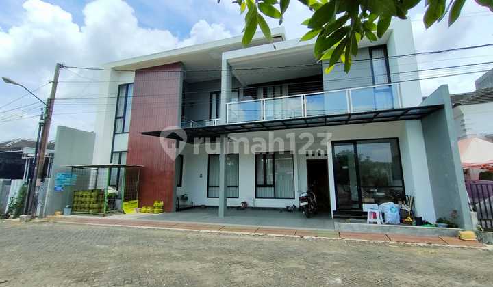 Rumah Mewah Tingkat Dekat Depo Pelita Sokaraja Banyumas Rumah Mewah Tingkat Dekat Depo Pelita Sokaraja Banyumas