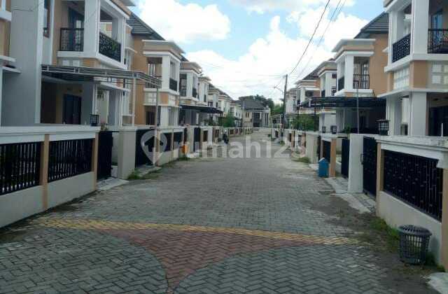 Rumah Mewah 2 Lantai Perum Metro Harmony Wedomartani Sleman Yogyakarta 2