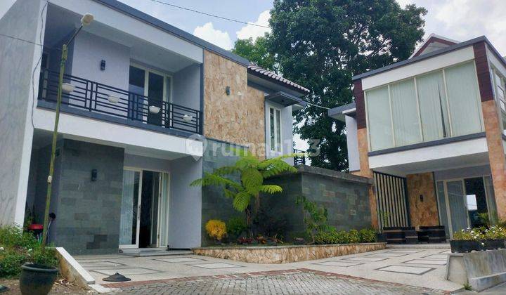 DIJUAL 2 VILLA AKTIF MODERN DI JALAN ABDUL GANI ATAS, KOTA BATU 1