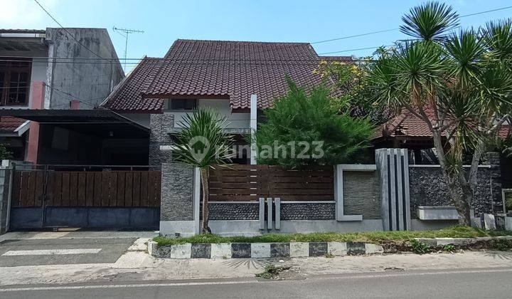 Dijual Rumah Model Kayu Di Jalan Bunga Nusa Indah, Soekarno Hatta, Kota Malang