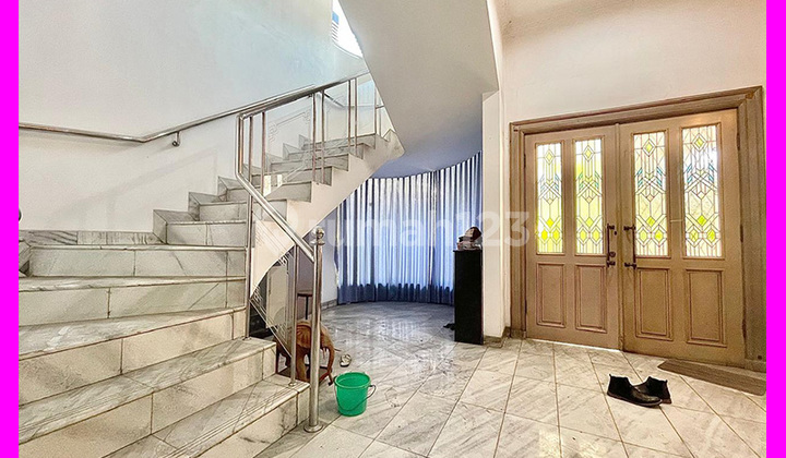 Dhyana Rumah full furnish uk 10.9x20m lokasi bagus di komplek kavling polri jelambar