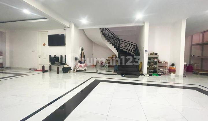 Dhyana Rumah Jembatan Dua Lt 212m Furnished di Komplek Arwana 2