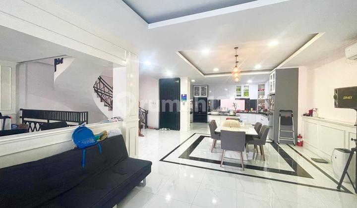 Dhyana Rumah Jembatan Dua Lt 212m Furnished di Komplek Arwana 7