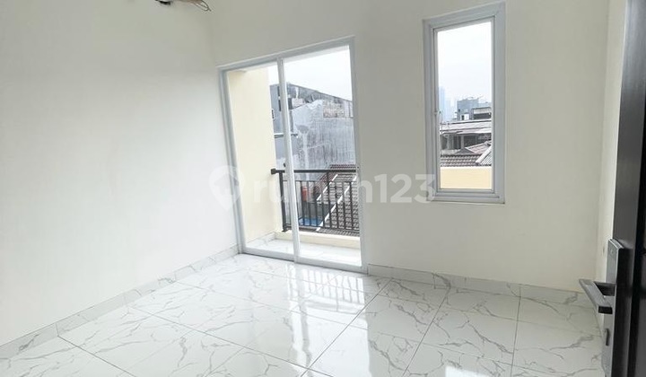 Dhyana Rumah Baru 3.5lt Hadap Selatan di Komplek Kavling Polri  9