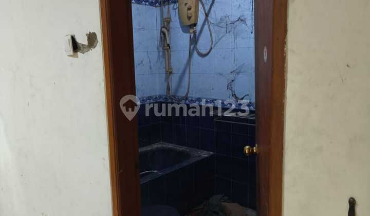 Dhyana Rumah Ukuran 9X24m di Komplek Dutamas 2