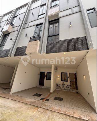 dhyana PRIVATE CLUSTER KEDOYA JAKARTA BARAT DENGAN DESAIN TOWN HOUSE MODERN MINIMALIS 2