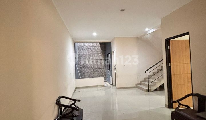 Dhyana Rumah Disewakan Ukuran 8X18m Over Kontrak di Komplek Kavling Polri 2