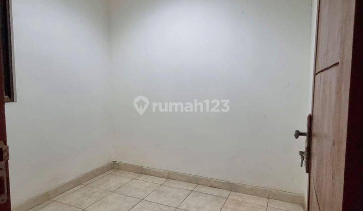 dhyana Rumah semi furnish ukuran 3.4x16m di jelambar 2