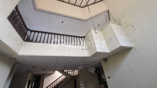Dhyana rumah tua lt 480m2 di KOMPLEK TAMAN GANDARIA, KEBAYORAN LAMA 2