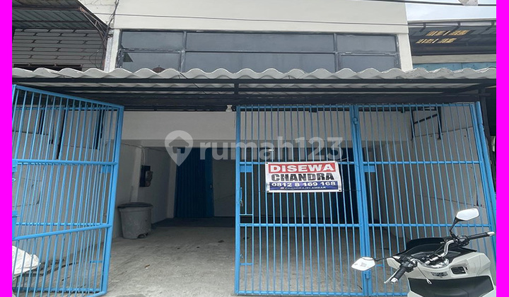 Dhyana Rents a 5x20m shop space on Jelambar main road.