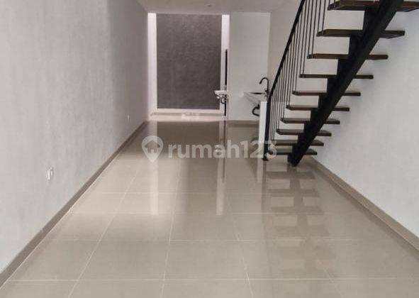 Dhyana Rumah Baru Uk 3.5x17m di Komplek Taman Ratu 2