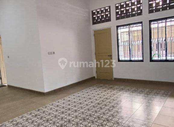 Dhyana Disewa Rumah Uk 7x28m di Angke Indah 2