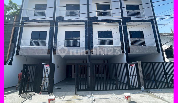 Dhyana Rumah Baru Uk 3,5X19.2m Jalan 3 Mobil di Tanjung Duren