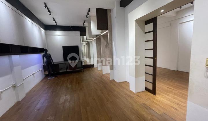 Dhyana Disewakan rumah uk 8x22m di jelambar 2