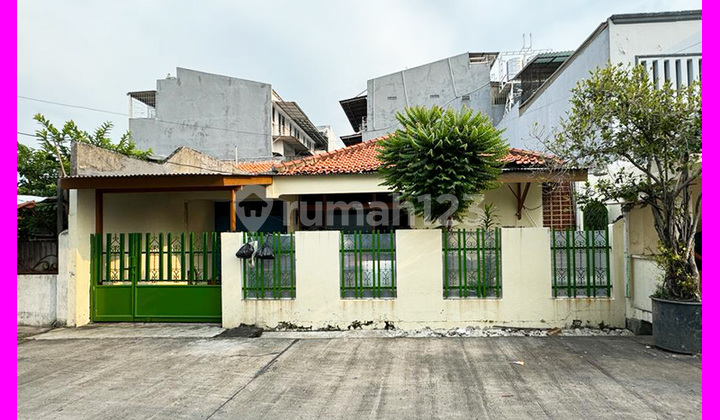 Dhyana Rumah Tua 12x17 lokasi strategis di Duri Kepa