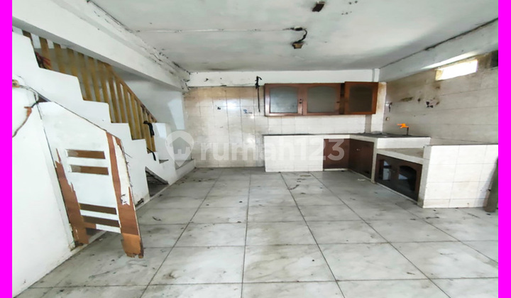 Dhyana Rented a 4x17m house in Jelambar. Dhyana Rented a 4x17m house in Jelambar.