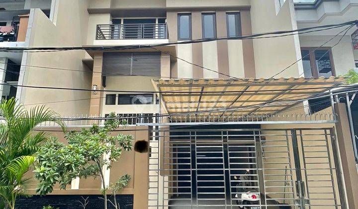 dhyana Rumah hadap timur ukuran 8x20m lokasi bagus di komplek kavling polri 2