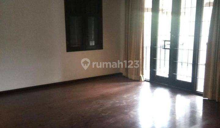 Rumah Modern Classic Area Hegarmanah Setiabudi Ciumbuleuit Ada Kolam Renang 1