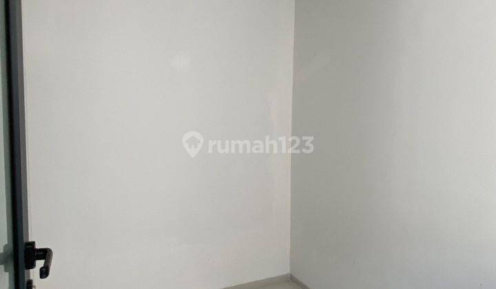 Rumah Baru di Setraduta Siap Huni, Fasilitas Kolam Renang 2