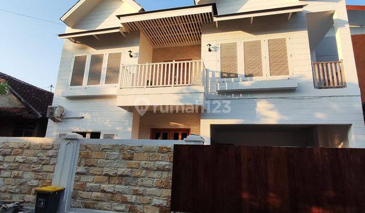 Dijual Rumah Modern 3 Lantai di Jimbaran. 1