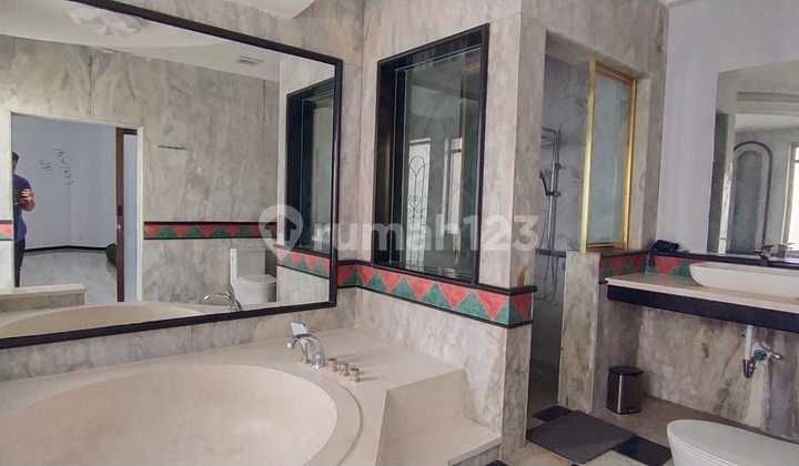 For Sale Large Luxury House in a Strategic Location on Jl. Nangka Utara, Denpasar 2