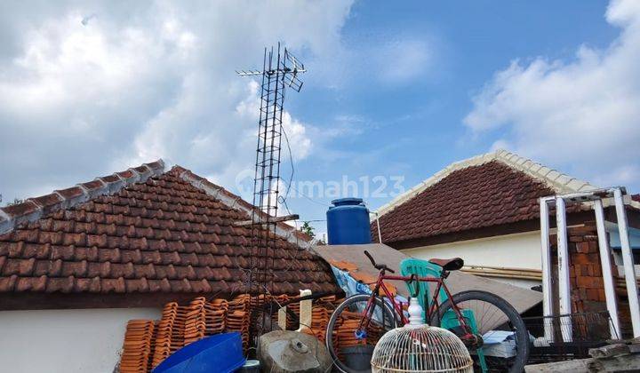 For Sale House in Strategic Location on Jl. Palapa Kampial. 2