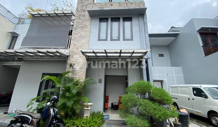 Dijual Rumah 2.5 Lantai di Taman Griya Jimbaran