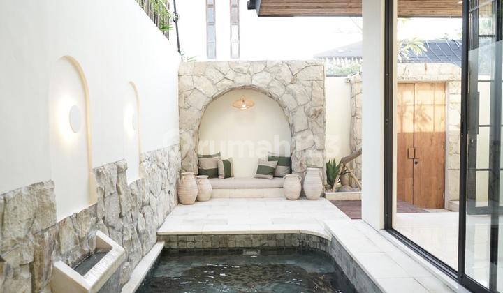 Leasehold Villa  Modern Lokasi Premium di Jl. Oberoi, Seminyak