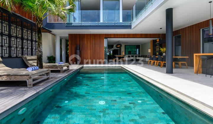 FOR SALE A Modern Luxury Villa Overlooking Jimbaran Bay FreeHold