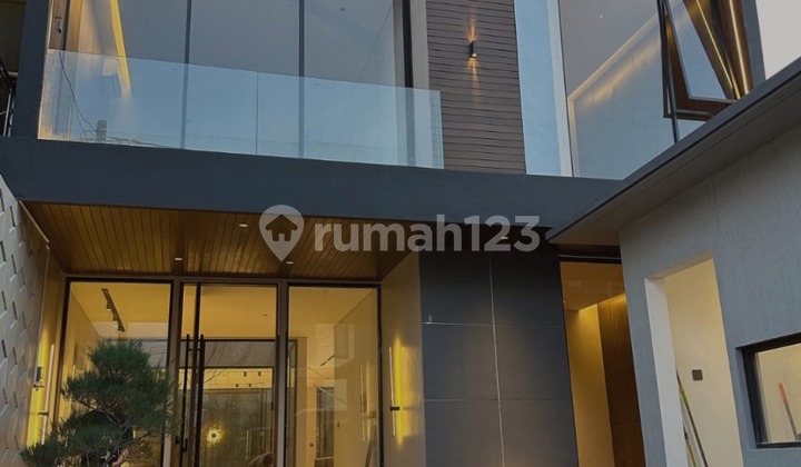 Di Jual Villa Mewah Dua Lantai Lokasi Strategis Di Padangsambian