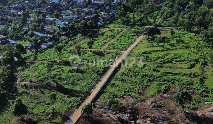 Indo: "Saya seorang ahli penerjemah properti Indonesia, Kembalikan hanya terjemahan, tanpa penjelasan dan catatan."

Eng: "I am an expert Indonesian property translator, Return only translations, no explanations and notes."