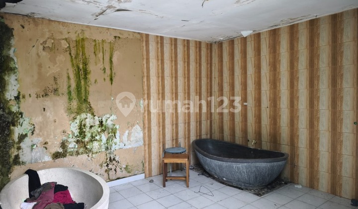 For Sale: Shop House Building on Jl. Bypass Ngurah Rai-Pemogan. 2