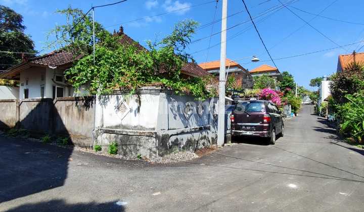 Affordable House with Hook Position in Puri Chandar Asri Housing, Jl. Arwana V, Ketewel Village, Sukawati District - Gianyar, Bali

Specifications:
Land Area: 150 m²
Building Area: 75 m²
Front Width: 10 meters
Road Width: 3 meters
Water Source: Bore Well

Selling Point:
Close to Cipta Junior High School