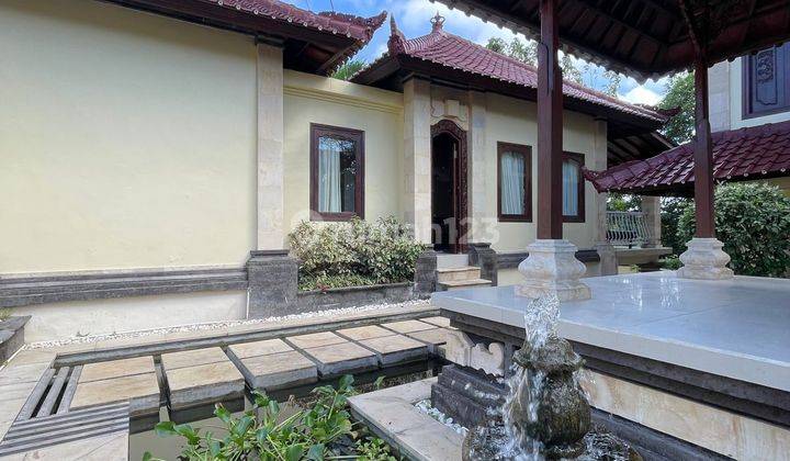 Authentic Exclusive Villa In Ungasan Bali

luas Tanah : 300 M²

luas Bangunan : 275 M²

kamar Tidur : 2

kamar Mandi : 2

ruang Makan 

dapur & Kitchen Set

kolam Renang 

kolam Ikan

halaman

pln 5000 Watt 

air Pdam

gazebo

sharing Carport

shm & Imb

 2