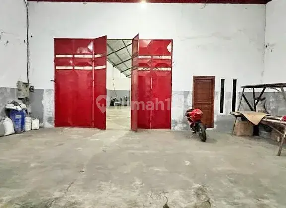 Gudang + Kantor Murah Siap Untuk Usaha Di Tajinan, Akses Tronton Dan Dekat Pintu Tol 

Luas Tanah 651²
Luas Bangunan 600²
Listrik 33000W + 3500W
Hadap Selatan 
Status SHM
Air PDAM+ Sumur
Kantor: 2
AC : 2 Unit
Water Heater : 1Unit
Harga 2,3Millyard(Nego Pe 2