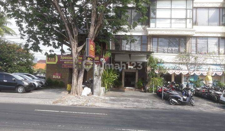 Di Jual Ruko 3lt Siap Untuk Usaha Di Depan Gusto Gelato Renon, Denpasar - BALI 

Luas Tanah : 95m² (4,5 x 14)
Luas Bangunan: 180m²
Luas Parkiran : 8,2m
Hadap : Timur

Air : PDAM
Listrik : 3500watt
Telpon : 1line
Water Heater : 1Unit
AC: 4 Unit

Lokasi Str 1