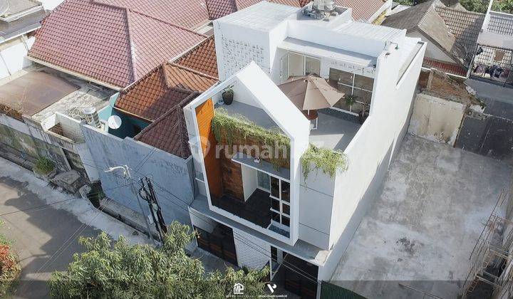 Rumah Kost 16Kamar Tidur+17 Kamar Mandi, Hanya 100mtr Dari Raya Soehat

Lokasi Strategis : 

Lokasi Di Candi Mendut Barat VI

5Menit Ke Kampus UB

Lingkungan Rumah Kost

Row Jalan Lebar 


Spesifikasi :

Luas Tanah : 104m²

Luas Bangunan: 290m²

Kamar Tid 2