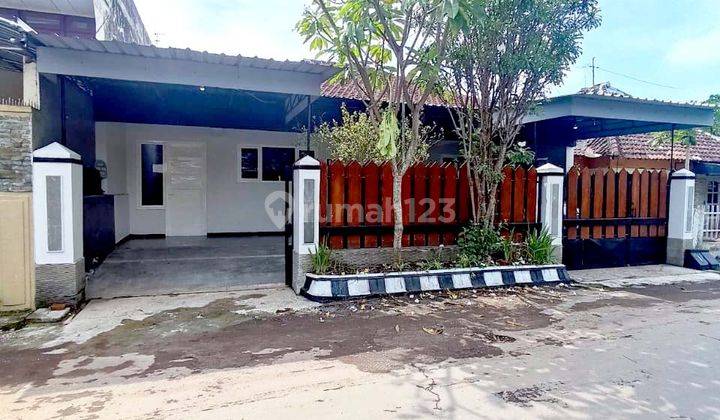 Rumah Luas 263m Bangunan Terawat Bagus Siap Huni Di Jl. Rangsang Malang

Lokasi Strategis :

Dekat RS Aisiyah

Dekat Area Komersil Dan Kuliner

Lingkungan Aman Dan Nyaman

Spesifikasi : 

Luas Tanah : 263m²

Dimensi : 11 x 23

Luas Bangunan : 220m²

Kamar 1