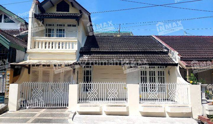 Rumah Murah 2 Lantai Siap Huni Di Villa Sengkaling Dekat Kampus UMM 


Lokasi Strategis


- Dekat Kampus UMM


- Dekat Kota Wisata Batu


- Dekat Area Komersial


- Lingkungan Aman


Spesifikasi :


Luas Tanah : 108m²


Luas Bangunan : 150m²


Tingkat : 1 1