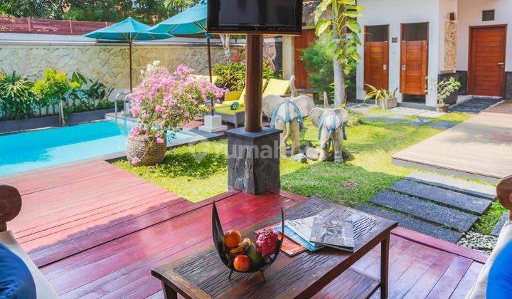 VILLA 3 KAMAR TIDUR FULLY FURNISHED DI SEMINYAK SELANGKAH KE PANTAI DOUBLE SIX


Luas Tanah : 400 m²


Luas Bangunan : 242 m²


Kamar Tidur : 3


Kamar Mandi : 3 + 1


Ruang Tamu


Ruang Makan


Dapur & Kitchen Set


Kolam Renang 


Taman Yang Luas


Air  2