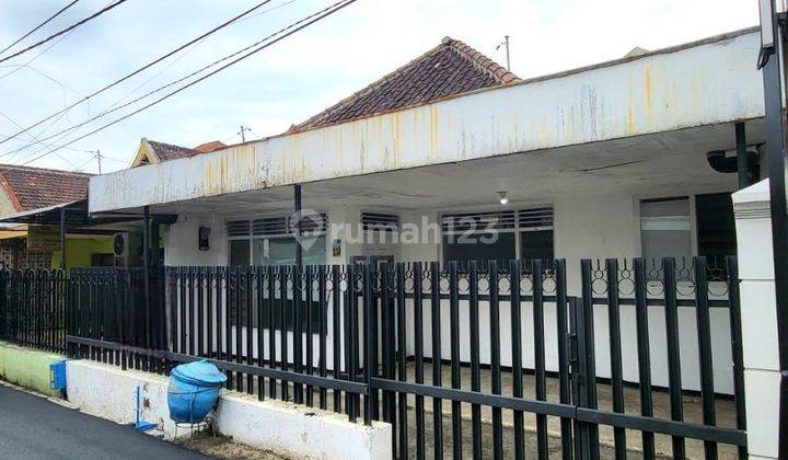 Rumah Murah Di Bawah NJOP, Lokasi Strategis Di Jl. Cidanau Malang

Ada tingkat atas untuk jemuran dak cor + canopy

Harga dibawah NJOP

Spesifikasi :

Luas Tanah : 124 m²

Dimensi : 8x15,5 m

Luas Bangunan : 120 m²

Kamar Tidur : 3

Kamar Mandi : 1

Ruang 2
