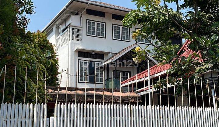 RUMAH VILLA SELANGKAH KE PANTAI BERAWA , FINNS BEACH & ATLAS DI JLN SEMAT 

Luas Tanah : 778 m²

Kamar Tidur : 6

Kamar Mandi : 4

SHM

Harga IDR 16 Miliar Negotiable  1