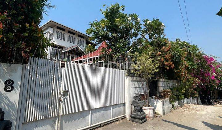 RUMAH VILLA SELANGKAH KE PANTAI BERAWA , FINNS BEACH & ATLAS DI JLN SEMAT 

Luas Tanah : 778 m²

Kamar Tidur : 6

Kamar Mandi : 4

SHM

Harga IDR 16 Miliar Negotiable  2