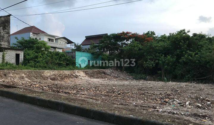 ASPHALT ROAD ACCESS RESIDENTIAL LAND IN BENOA NUSA DUA 

Land area 649 m²

SHM / Property rights

Price IDR 800 million / are 
 1